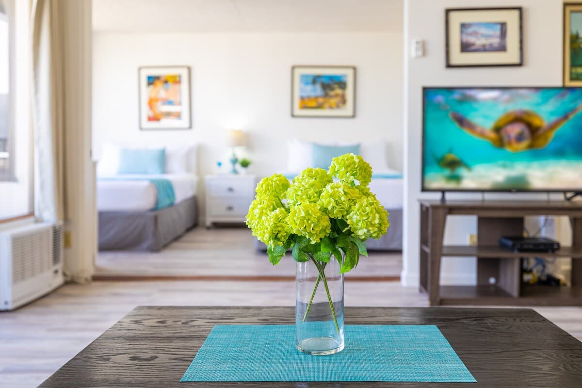 Condo in Honolulu · ★4.78 · 1 bedroom · 3 beds · 1 private bath - Photo 5