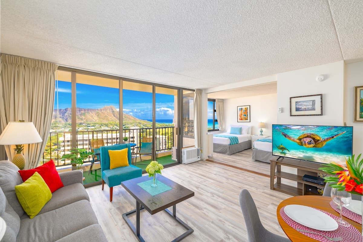 Condo in Honolulu · ★4.78 · 1 bedroom · 3 beds · 1 private bath - Photo 1