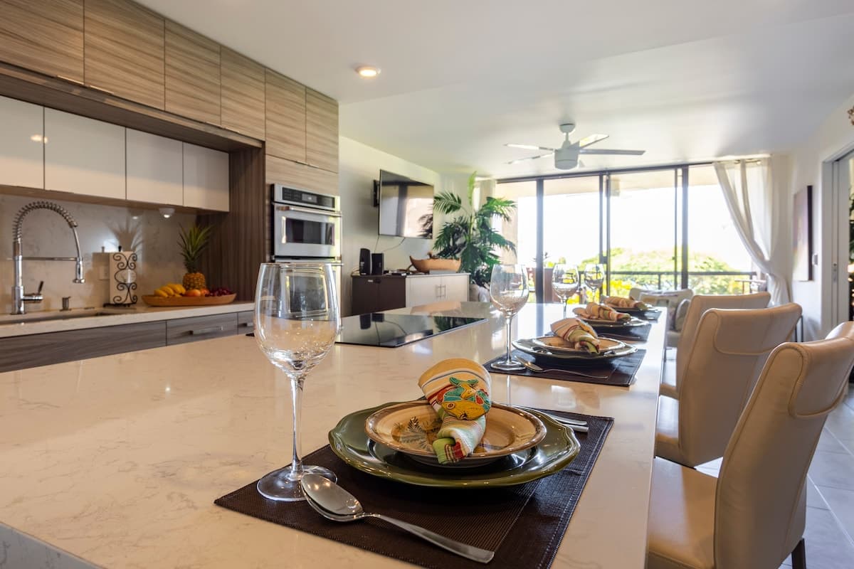 Condo in Kailua · ★4.98 · 1 bedroom · 2 beds · 2 baths - Photo 2