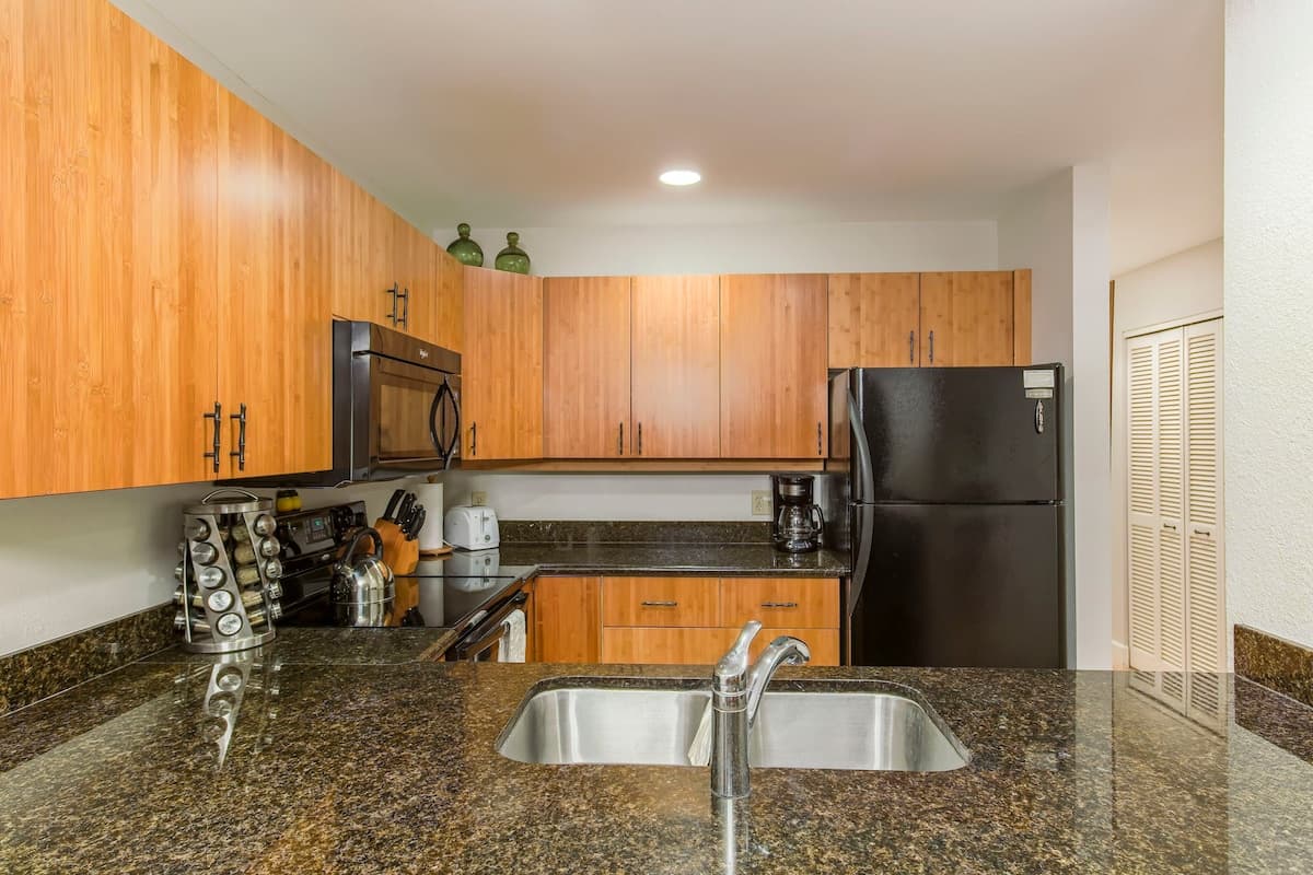 Condo in Kihei · ★4.97 · 1 bedroom · 2 beds · 2 baths - Photo 5