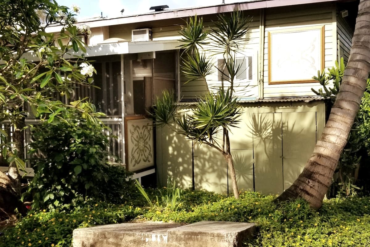 Distinctive 1 BR w/lanai 5 min to beach - Photo 3