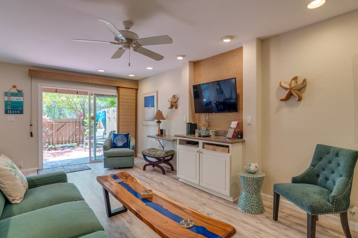 Townhouse in Lahaina · ★4.64 · 2 bedrooms · 2 beds · 2 baths - Photo 5