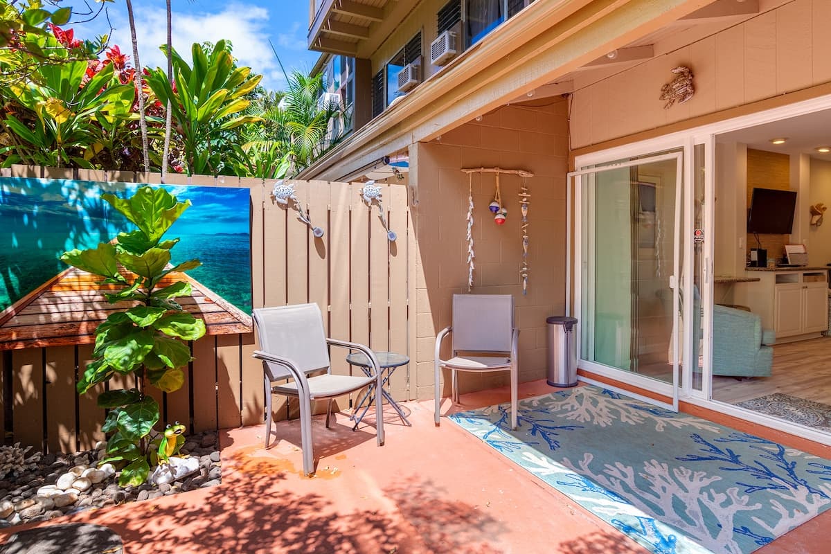 Townhouse in Lahaina · ★4.64 · 2 bedrooms · 2 beds · 2 baths - Photo 2