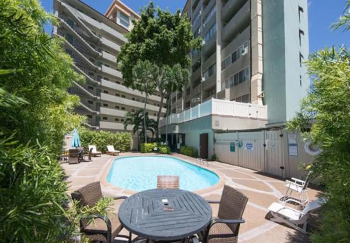 Condo in Honolulu · ★4.93 · Studio · 1 bed · 1 private bath - Photo 1