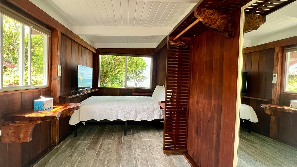Home in Kailua · ★4.88 · 2 bedrooms · 2 beds · 2.5 baths - Photo 4