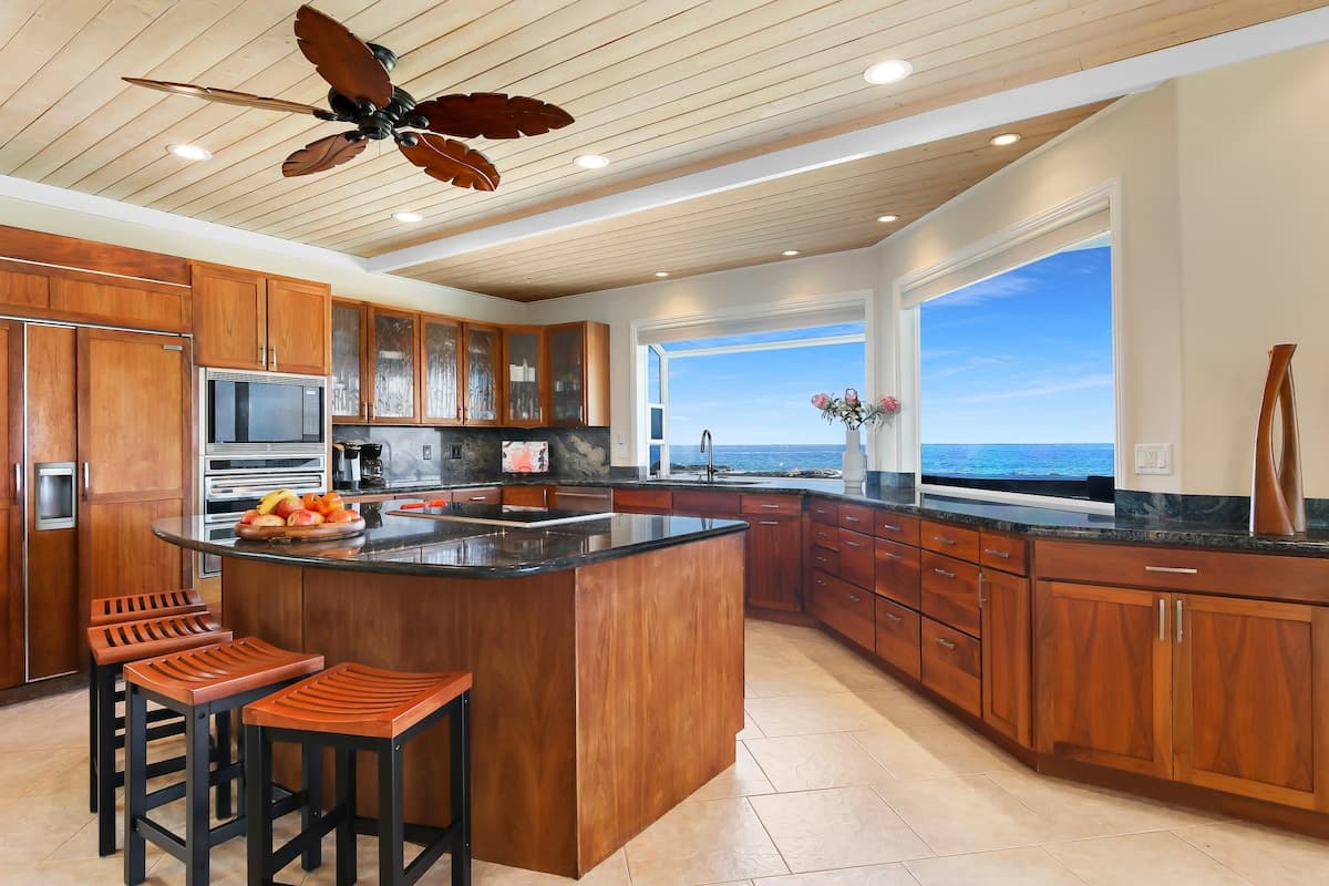 Home in Kailua · ★4.92 · 3 bedrooms · 4 beds · 3.5 baths - Photo 1
