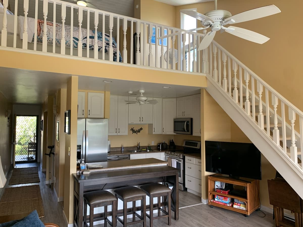 Condo in Kahuku · ★4.89 · 2 bedrooms · 4 beds · 2 shared baths - Photo 4