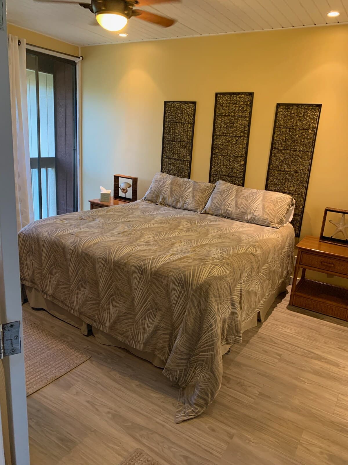 Condo in Kahuku · ★4.89 · 2 bedrooms · 4 beds · 2 shared baths - Photo 1
