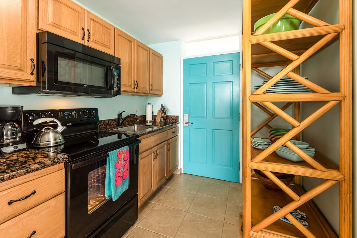 Condo in Kailua · ★4.93 · Studio · 1 bed · 1 bath - Photo 5