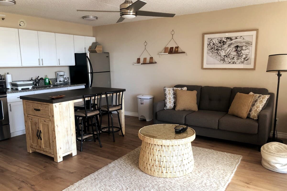 Condo in Honolulu · ★4.82 · 1 bedroom · 3 beds · 1 private bath - Photo 3