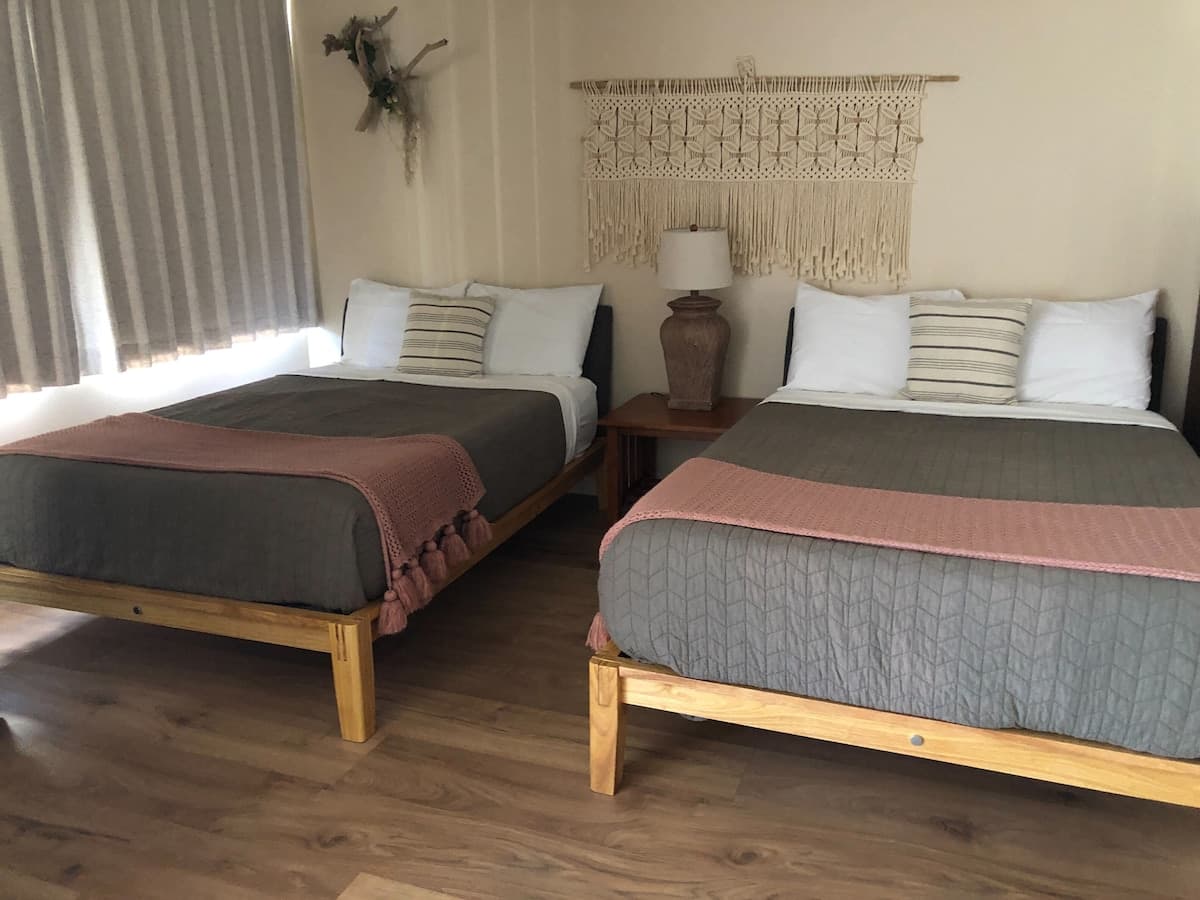 Condo in Honolulu · ★4.82 · 1 bedroom · 3 beds · 1 private bath - Photo 5