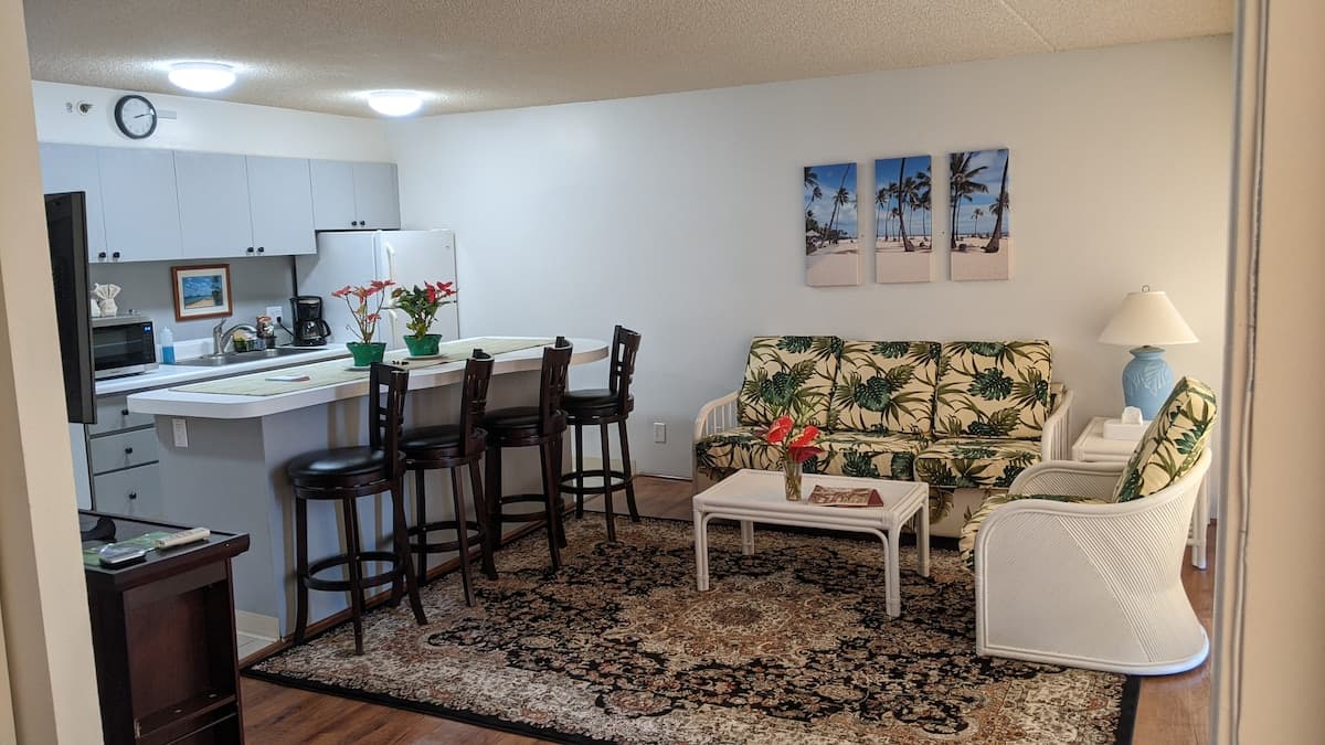 Condo in Honolulu · ★4.75 · 1 bedroom · 2 beds · 1 private bath - Photo 1