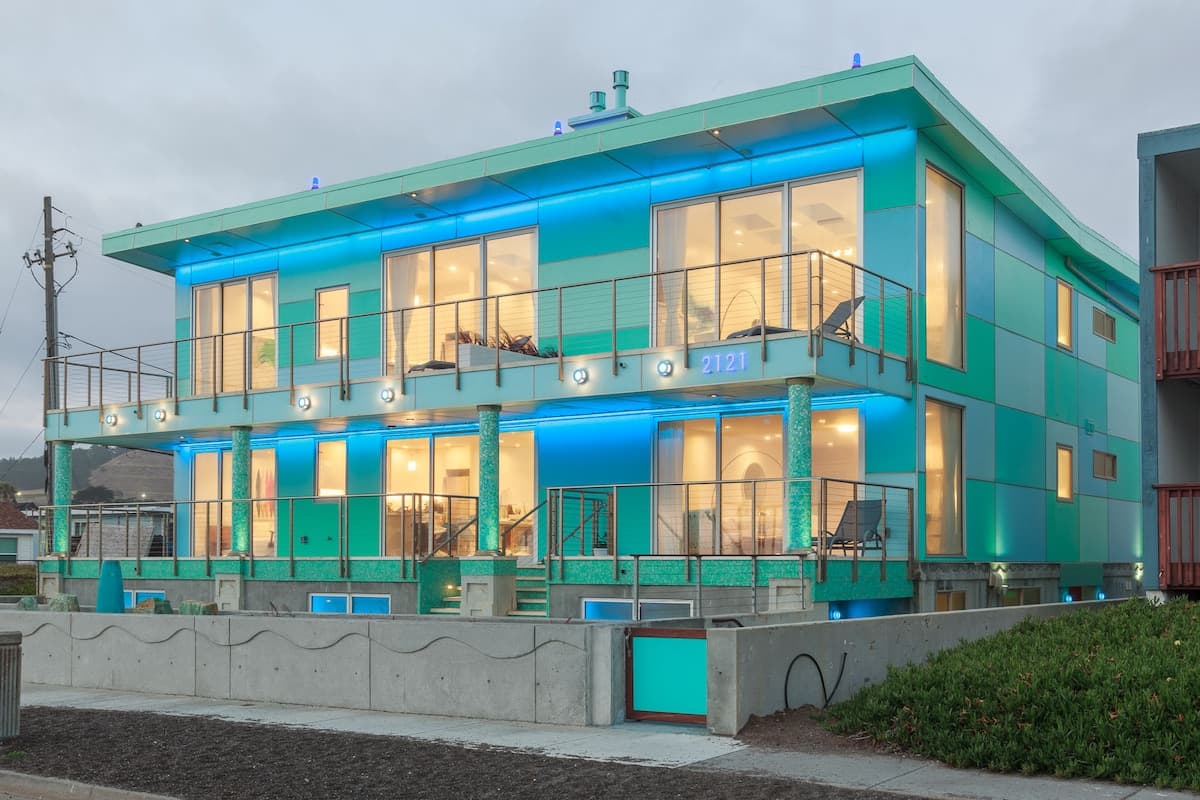 Penthouse Beachfront Sanctuary w/ Panoramic Views - Photo 2