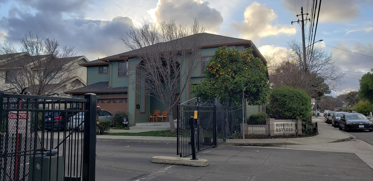 3BR Near Facebook & Google, No Pets/Smoking - Photo 1
