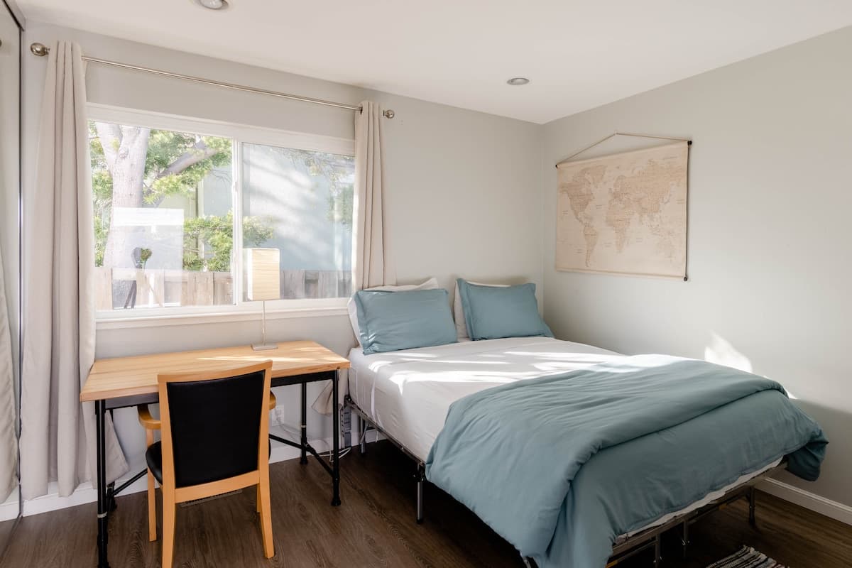 Lagoon Views & 15min to SFO, 3BR Home - Photo 2