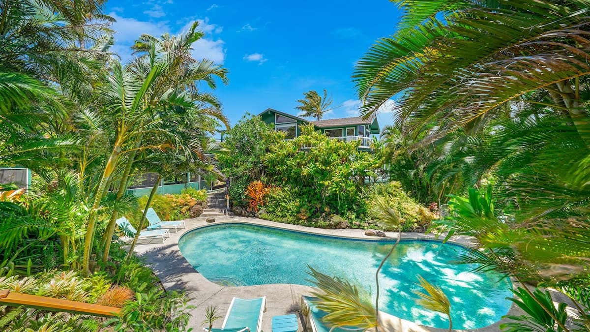 Home in Haiku · ★4.96 · 1 bedroom · 2 beds · 1 bath - Photo 1