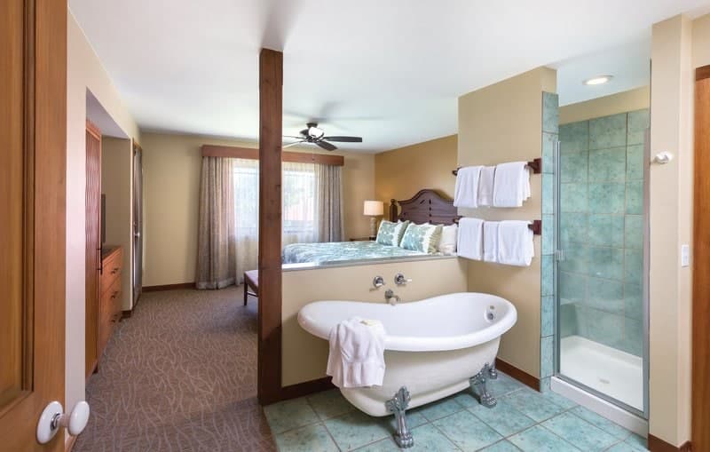 Resort in Kailua-Kona · ★4.75 · 2 bedrooms · 3 beds · 2 shared baths - Photo 5
