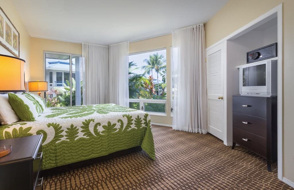 Condo in Kailua-Kona · ★4.69 · 1 bedroom · 2 beds · 1 private bath - Photo 2
