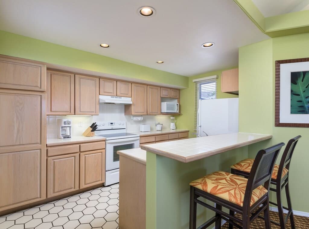 Condo in Kailua-Kona · ★4.69 · 1 bedroom · 2 beds · 1 private bath - Photo 3