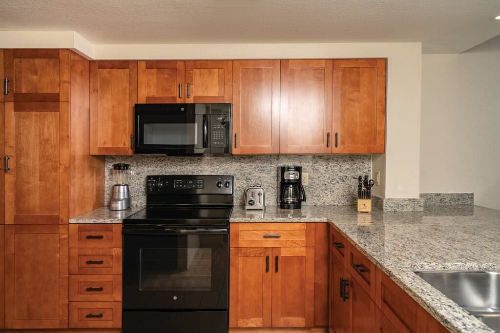 Resort in Kailua · ★4.68 · 2 bedrooms · 3 beds · 2 shared baths - Photo 3