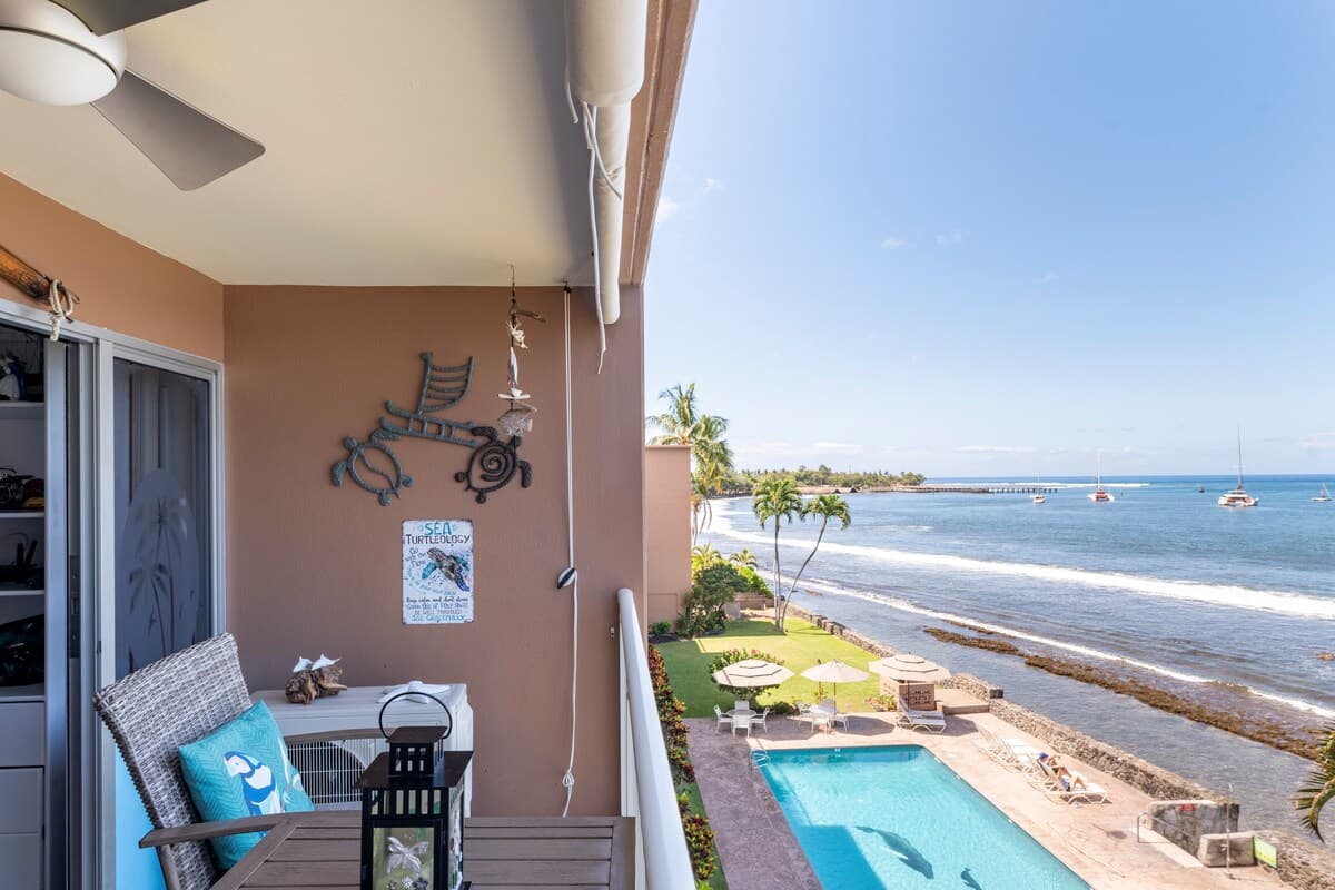 Condo in Lahaina · ★4.96 · 1 bedroom · 2 beds · 1 bath - Photo 1