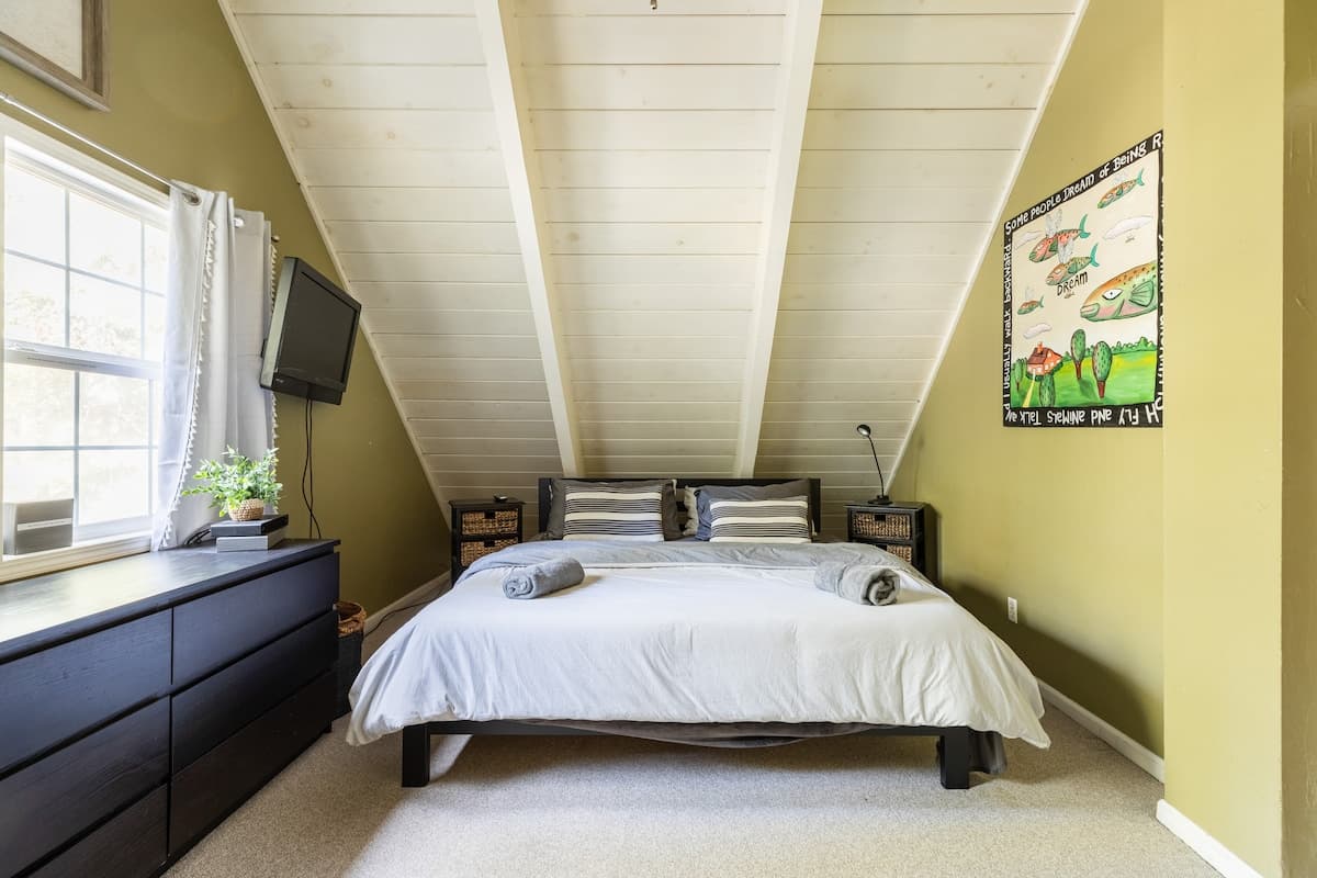 Cozy Tahoe Chalet with Loft & Fireplace - Photo 3