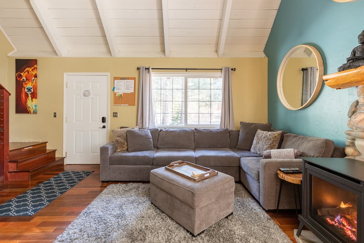 Cozy Tahoe Chalet with Loft & Fireplace - Photo 5