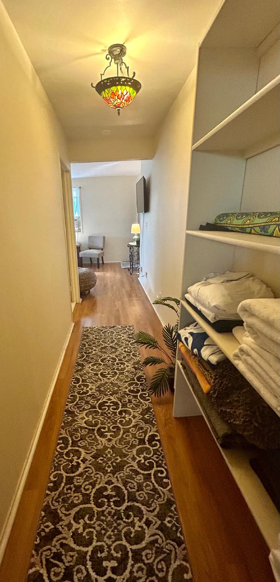 Home in Honolulu · ★4.79 · 2 bedrooms · 2 beds · 1 private bath - Photo 4