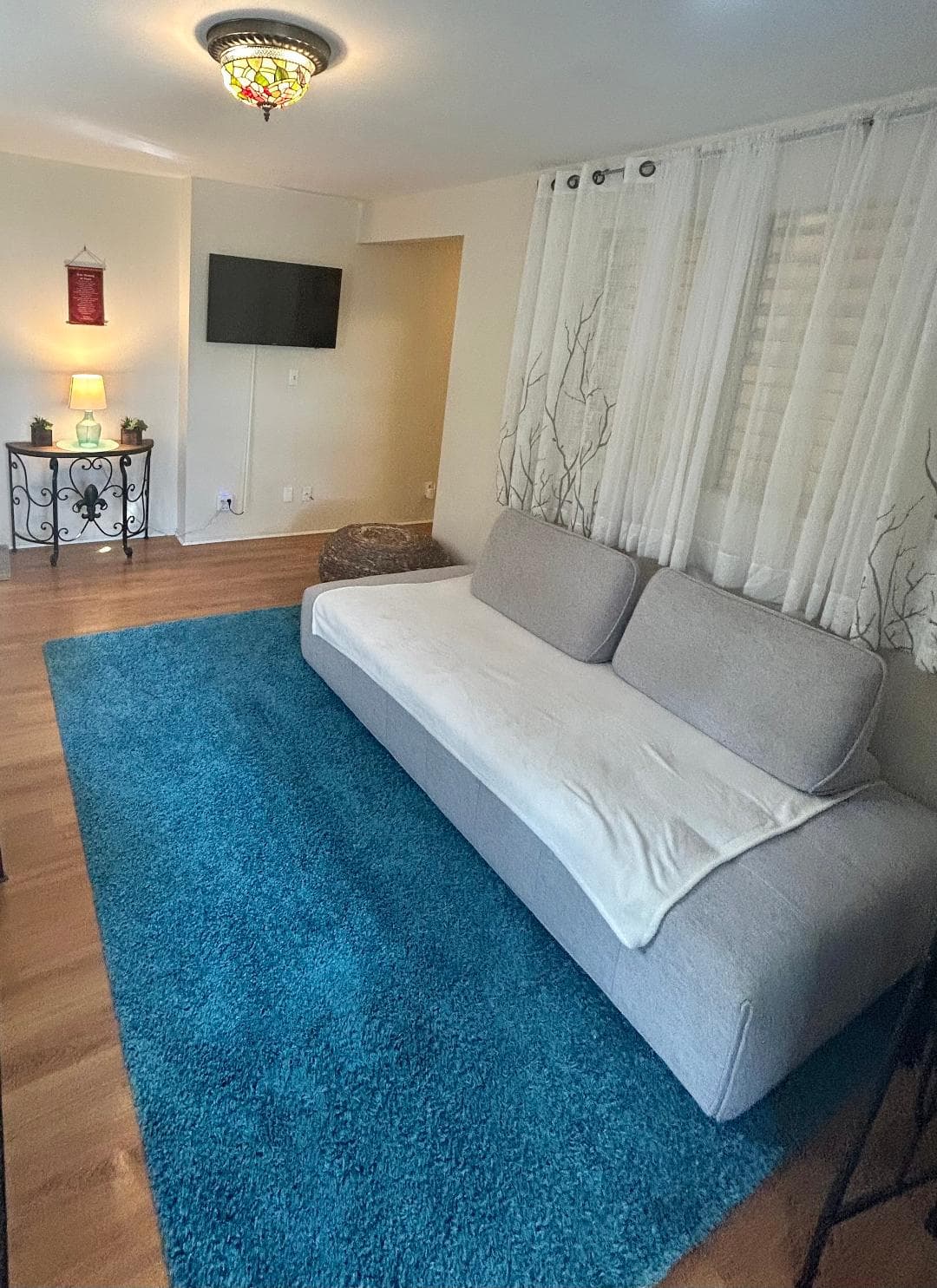 Home in Honolulu · ★4.79 · 2 bedrooms · 2 beds · 1 private bath - Photo 1
