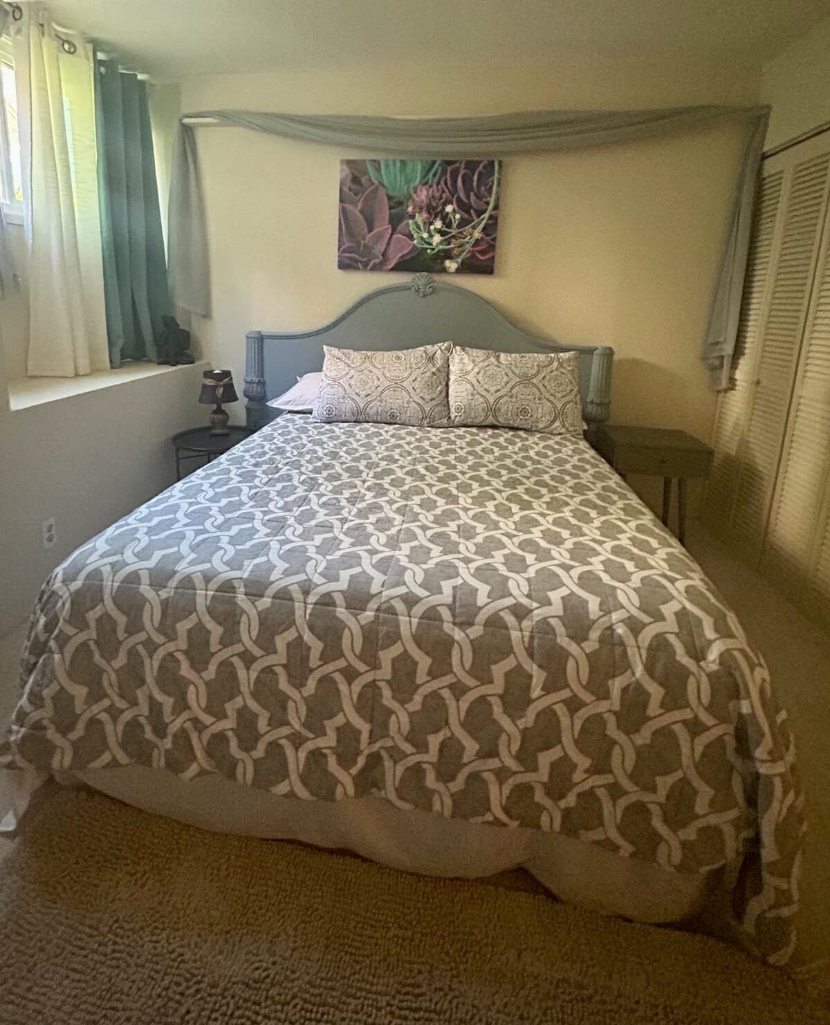 Home in Honolulu · ★4.79 · 2 bedrooms · 2 beds · 1 private bath - Photo 3