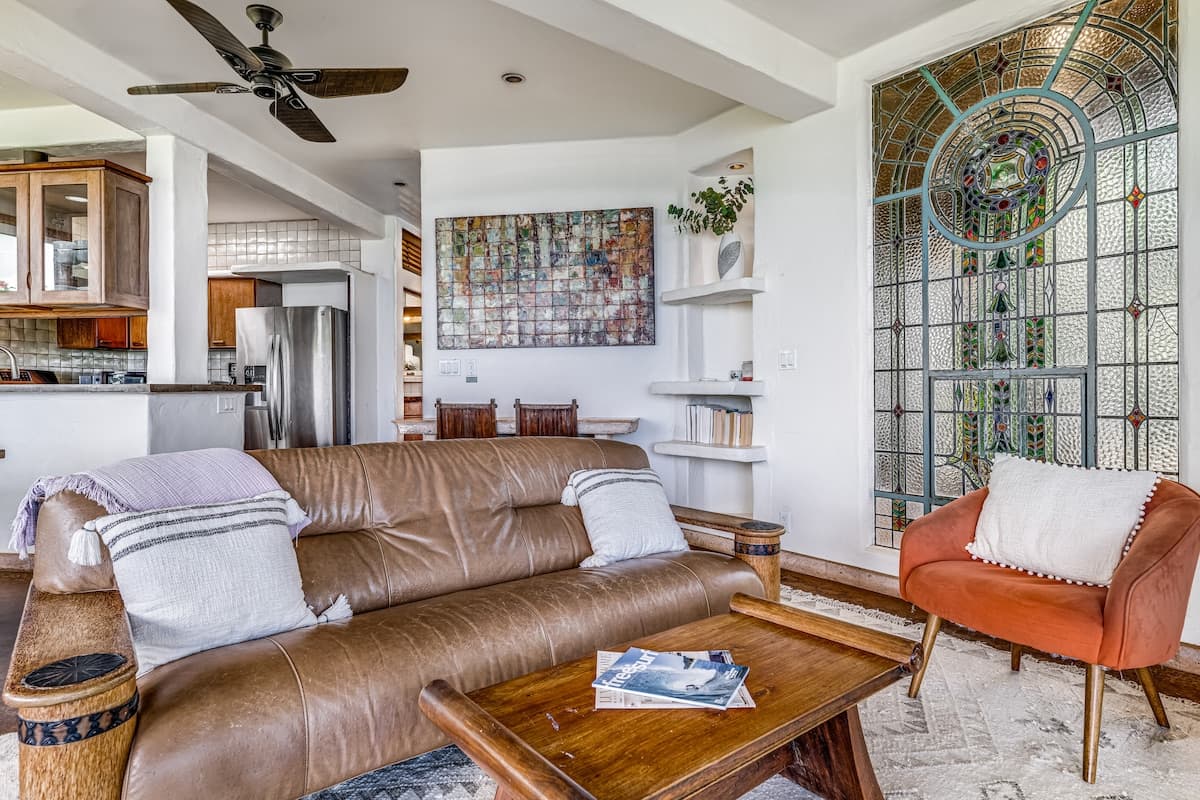 Home in Paia · ★4.64 · 6 bedrooms · 6 beds · 3 baths - Photo 4