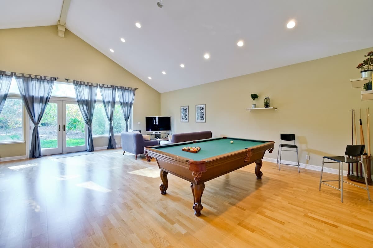 Pool Table Guesthouse Near Wineries & Gardens - Photo 3