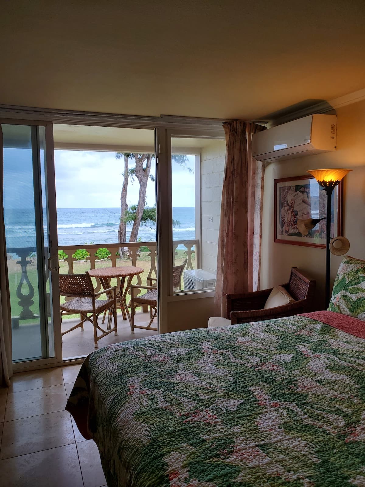 Beachfront & Oceanfront Condotel: AC, Wifi , Pool - Photo 4