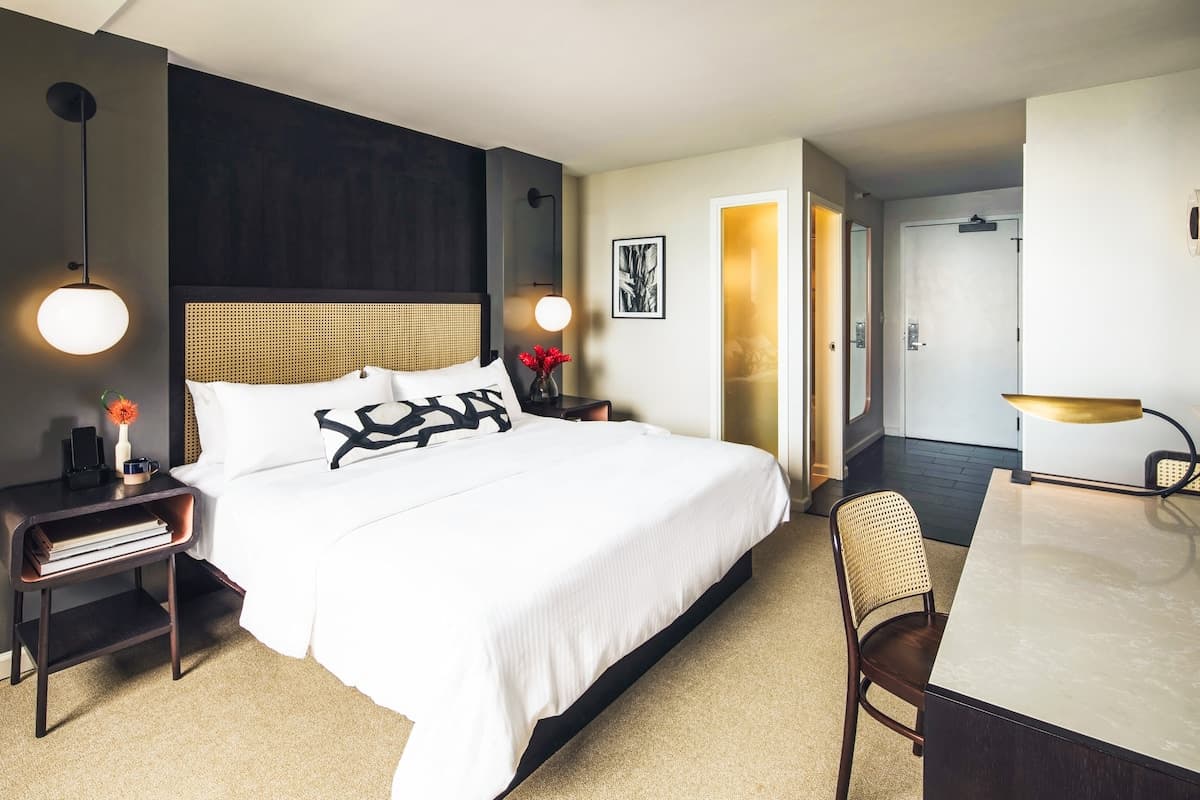 1 King Bed w/Waikiki View, Hotel Renew - Photo 1