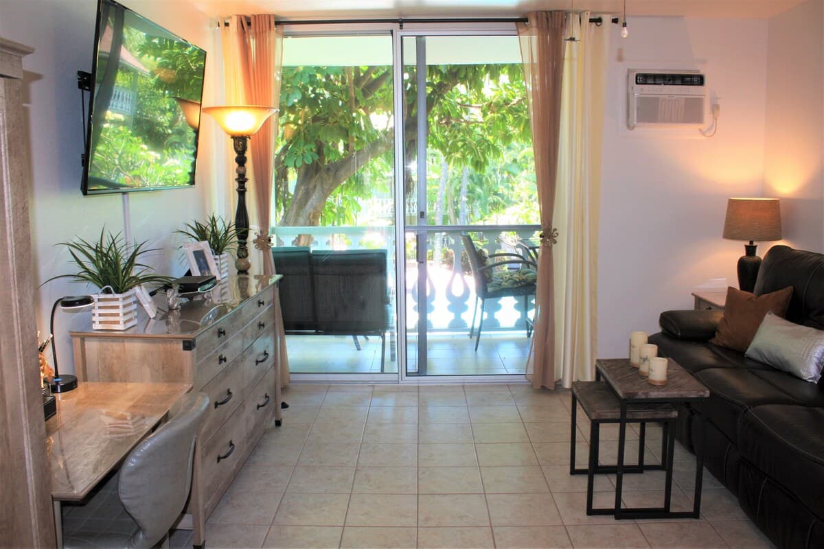 Condo in Kailua-Kona · ★4.99 · 1 bedroom · 1 private bath - Photo 5