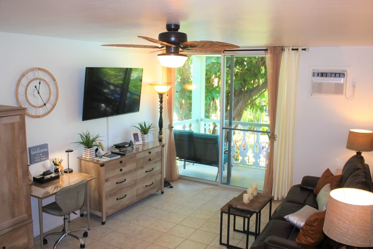 Condo in Kailua-Kona · ★4.99 · 1 bedroom · 1 private bath - Photo 4