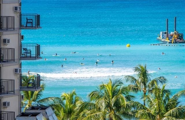 Condo in Honolulu · ★4.79 · Studio · 1 bed · 1 private bath - Photo 5