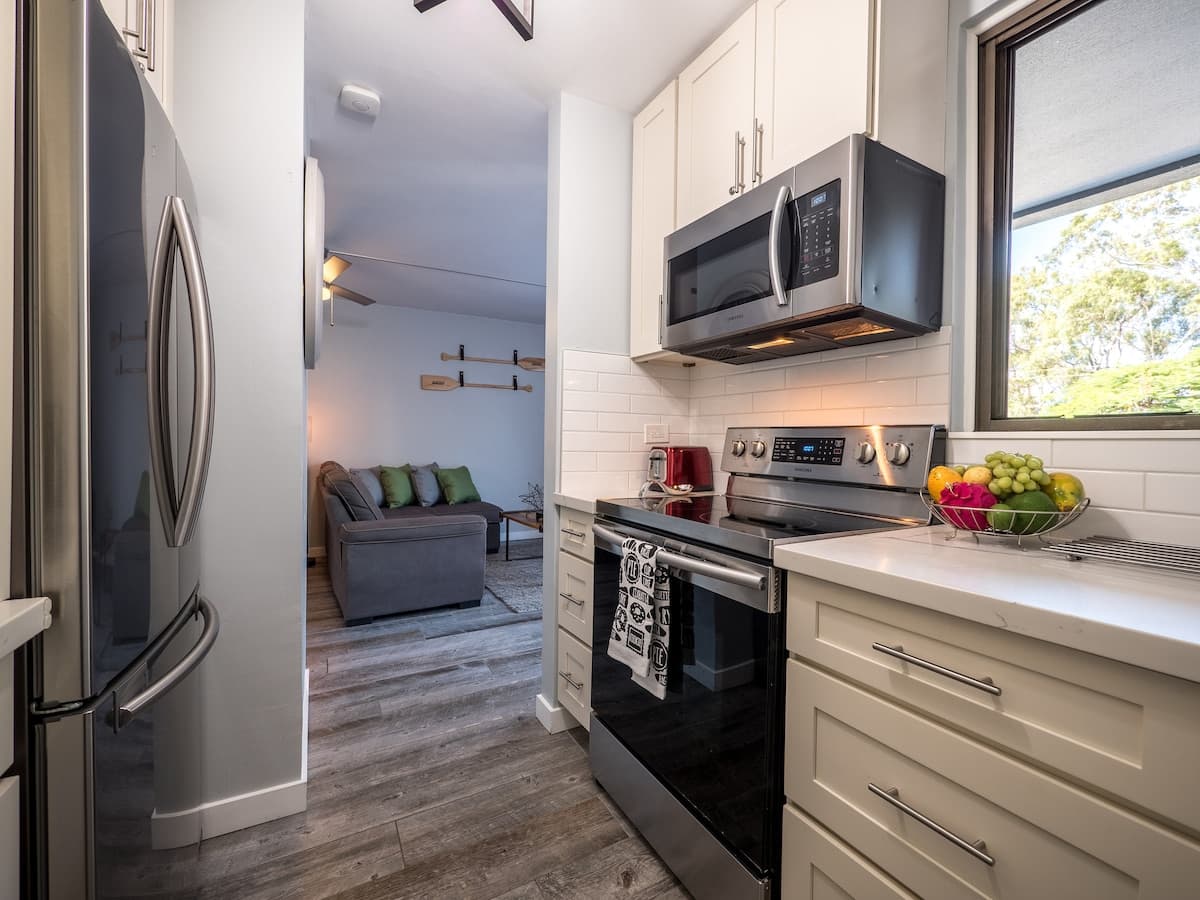 Condo in Lahaina · ★4.88 · 1 bedroom · 2 beds · 1 bath - Photo 3