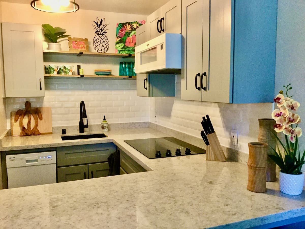 Condo in Kailua-Kona · ★4.97 · 1 bedroom · 2 beds · 1 private bath - Photo 1