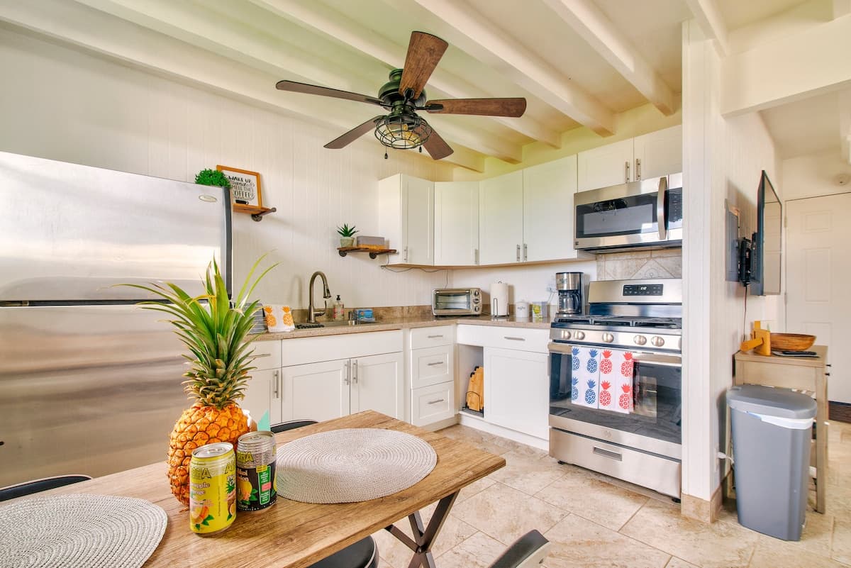 Home in Hilo · ★4.9 · 2 bedrooms · 2 beds · 1.5 private baths - Image 12