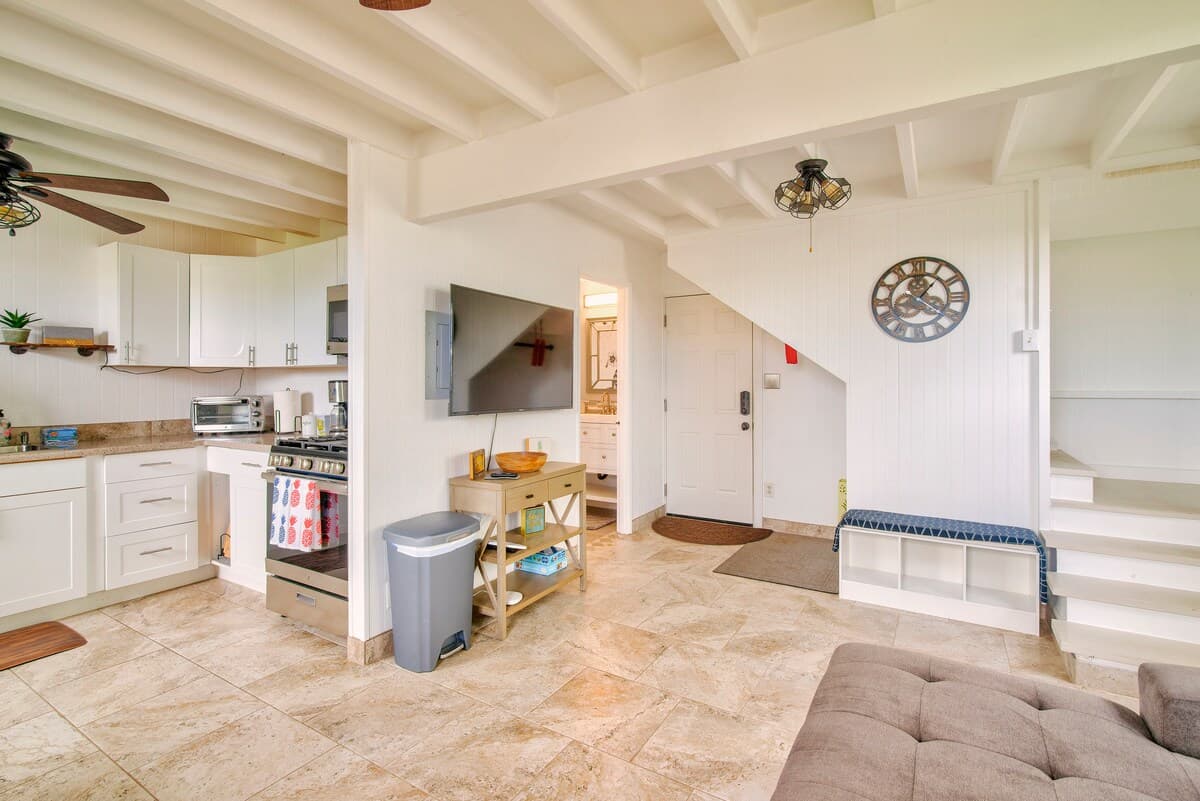 Home in Hilo · ★4.9 · 2 bedrooms · 2 beds · 1.5 private baths - Photo 4