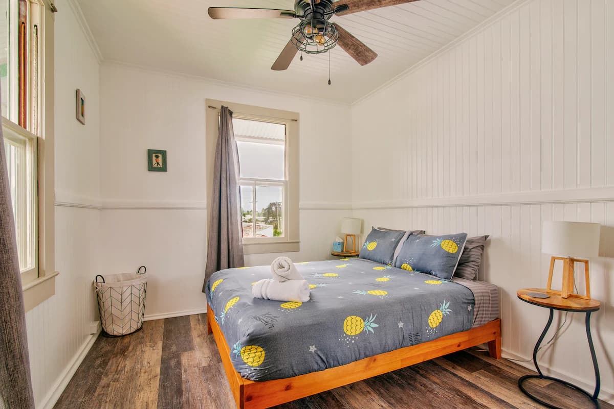 Home in Hilo · ★4.9 · 2 bedrooms · 2 beds · 1.5 private baths - Image 16