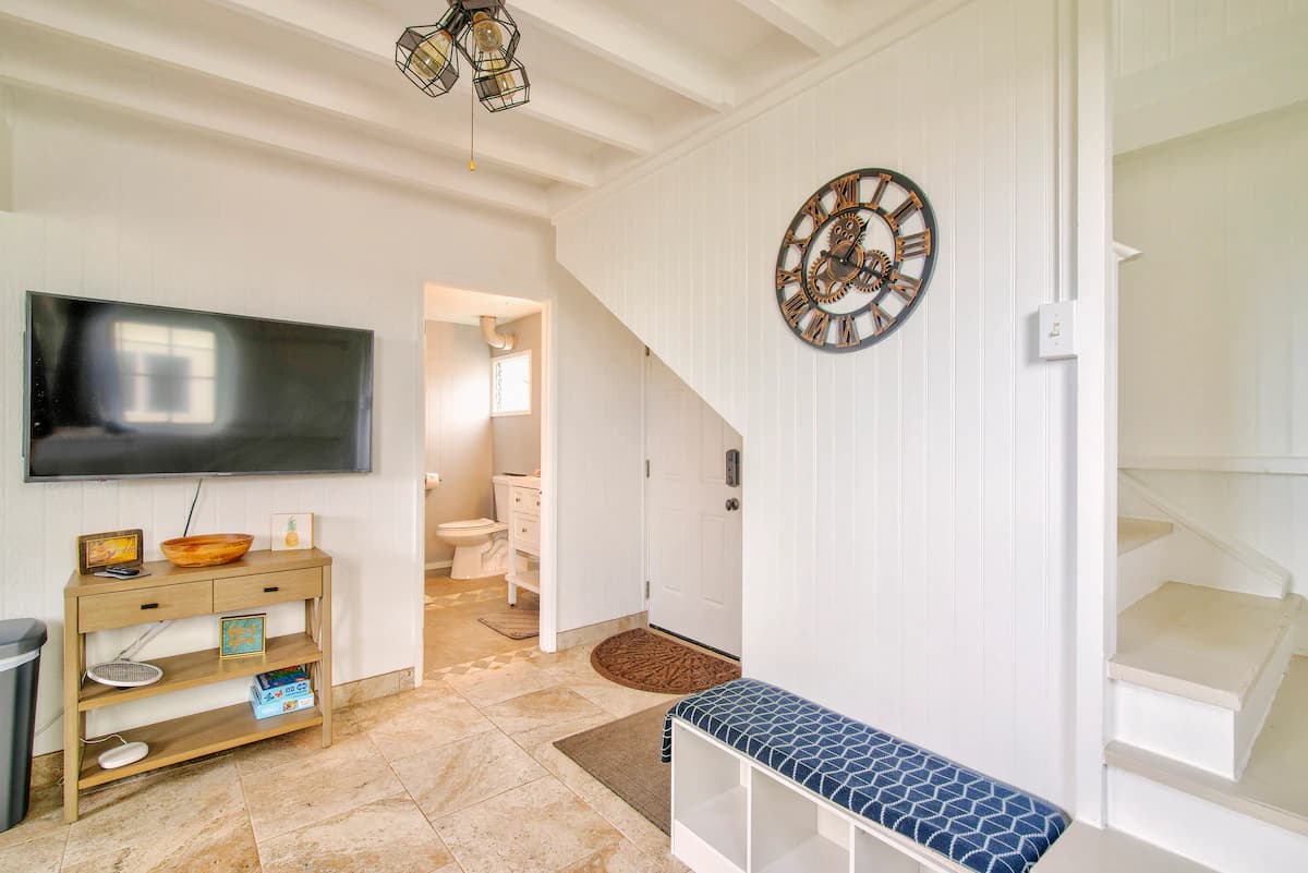 Home in Hilo · ★4.9 · 2 bedrooms · 2 beds · 1.5 private baths - Image 9