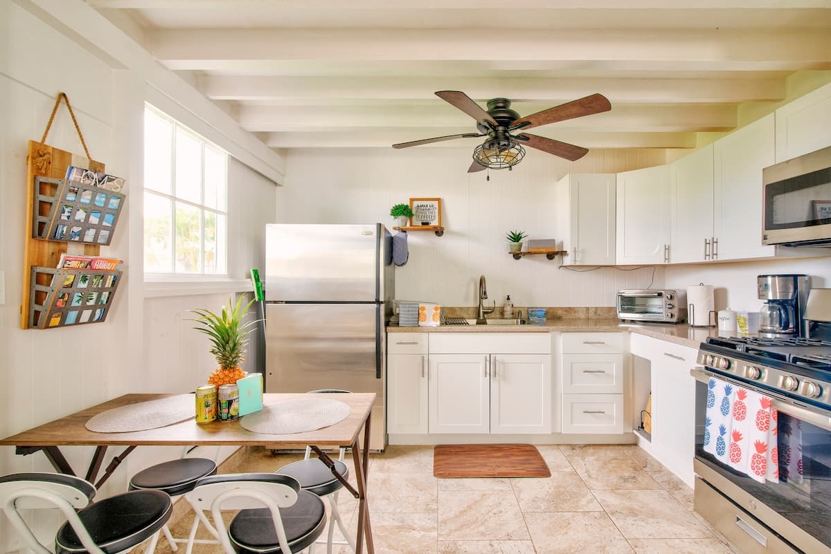 Home in Hilo · ★4.9 · 2 bedrooms · 2 beds · 1.5 private baths - Image 11
