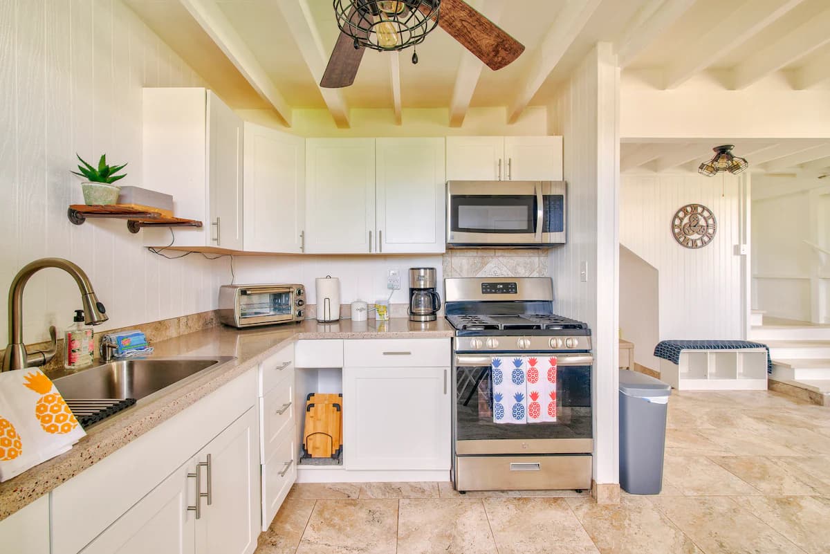 Home in Hilo · ★4.9 · 2 bedrooms · 2 beds · 1.5 private baths - Image 14