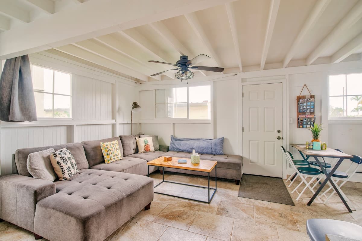 Home in Hilo · ★4.9 · 2 bedrooms · 2 beds · 1.5 private baths - Photo 3