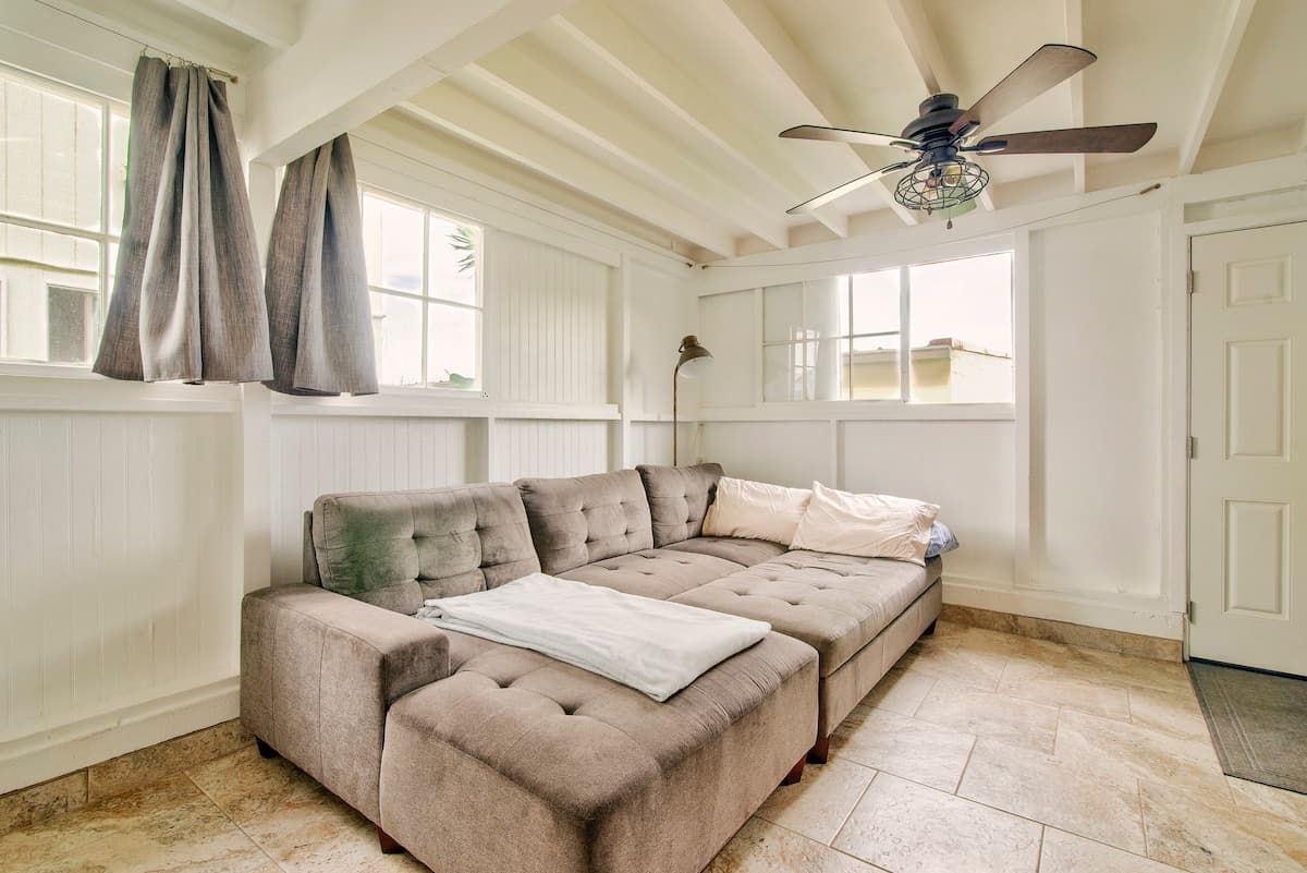 Home in Hilo · ★4.9 · 2 bedrooms · 2 beds · 1.5 private baths - Image 7