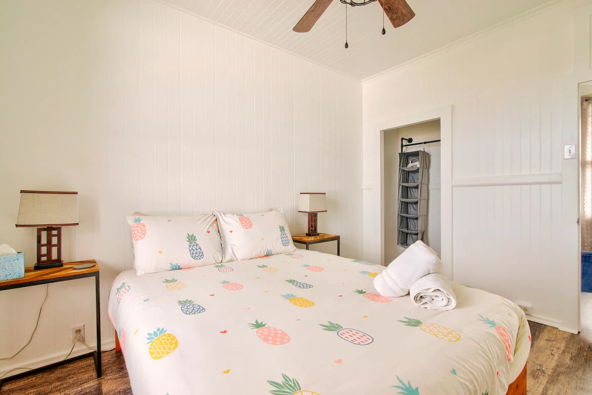 Home in Hilo · ★4.9 · 2 bedrooms · 2 beds · 1.5 private baths - Image 23
