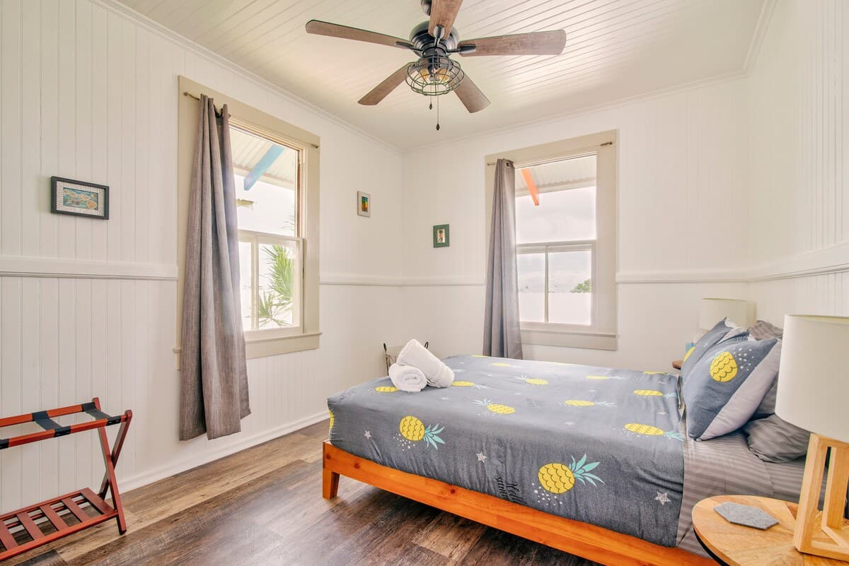 Home in Hilo · ★4.9 · 2 bedrooms · 2 beds · 1.5 private baths - Image 17