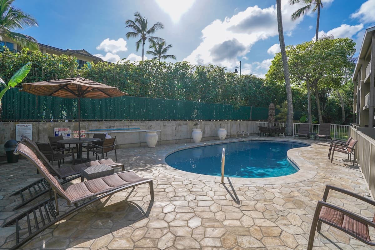 Condo in Kapaa · ★4.84 · 2 bedrooms · 3 beds · 1 bath - Photo 2